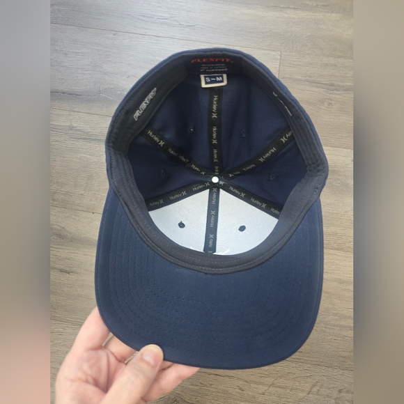 Hurley Flexfit Navy Blue And White Mens Hat Small/Medium - Picture 4 of 5